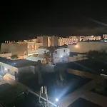 2 Bedroom Top Floor Apartment Close To Beach