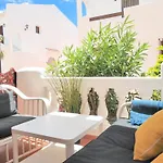 Port Royal Lounge Terrace, One Bedroom Apartment, Heated Pool, Wifi