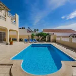 Villa El Yuka With Heated Pool
