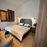 Buzzstays: 1-Bed Bungalow, Garden, Near Yumbo & Beach