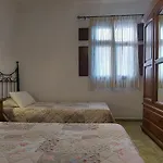 Ten Minutes From Airport - 1