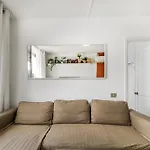 Bright Amadores Seaview Apartment