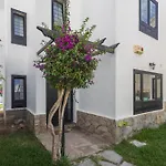 3Br House - Parking - Pool - 15 Min Walk To Beach