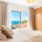Modern Bright And Welcoming Ocean View Apartment