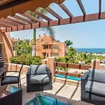 Romen 2-2 Penthouse Sea View & Jacuzzi 2B