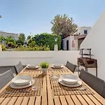 Casa Adelfas