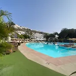 Modern Ground Floor Apartment , A Few Steps From The Beach