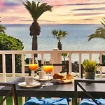 Casa Rame Beachfront, Amazing Seaview, Air-Con
