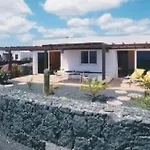 Bungalow Mit Geraeumiger Terrasse