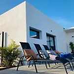 Villa Tempo Stylish 3 Bedroom Villa With Pool