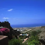 Castillo Lanzarote Villa Bentley - Luxury Villa -Sleep In A Volcanic Cave