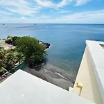 Pambnb - Modern Beachfront Apartment Hideaway