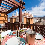 Beautiful Flat With Heated Pool Near The Beach