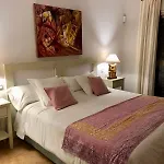 Villa Stylish Host, Heated Pool & High Speed Wifi