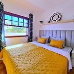 Strelitzia Apartment - Ocean View & Heated Pool