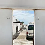 Habitaciones Privadas Cerca De La Playa Y Aeropuerto En Casa Compartida Con Otros Huespedes