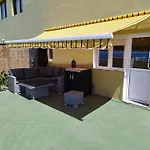 Apartment Mit Schoener Aussicht Und Terrasse