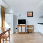 Loft Moderno Con Balcon Al Lado De Las Canteras
