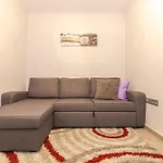 Central & New Apartment