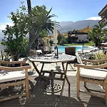 Holiday Flat, Radazul