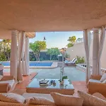 Villa La Concha Beachfront Heated Pool