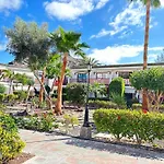 Playa Del Cura - Spacious Beachside Apartment