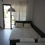 Ruhiges Ferienhaus Mit Gemeinsamem Pool Und Garten