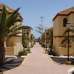 Ruhiges Ferienhaus Mit Gemeinsamem Pool Und Garten
