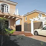 Modernes Ferienhaus Mit Terrasse Und Balkon