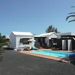 Villa Mit Pool Und Herrlichem Meerblick
