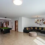 Casa Familia
