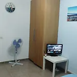 Los Cristianos Centro, Room With A Private Bathroom In Shared Apartment
