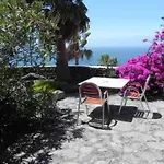 Kleiner Bungalow Mit Einem Schlafzimmer