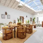Cuarto Botanico Studio - Shared Pool - Central Island Location - 10 Mins Drive To Famara And La Santa
