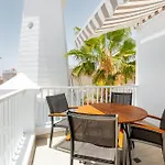 Spacious Apartment With Ocean View