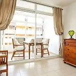 Cozy Apartment Near The Sea With Private Parking