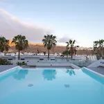 2Br Terrace House - Pool & Solarium