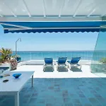 Luxury Sea Front Caleton 40