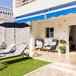 The Daisies - Sunny, Modern Apartment