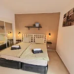 Stylish Studio With King-Size Bed And Ocean View, Paraiso 209
