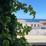 Casa Verde Con Vista Al Mar