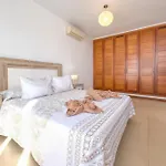 Bella Vista Mountain Views & Shared Pool