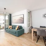 Central Location - Walk To The Beach, Shops & Dining