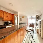 Modern 1B Apt 200 From Beach Ac