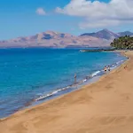 Luxury Ocean View Retreat 2Bedroom Apt With Jacuzzi