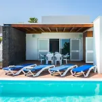 Villa Aleksandra Spacious For 8 Guests, Heated Pool, Mountain Views