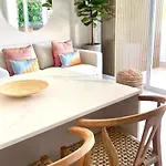 Freshly Renovated, Walk To Yumbo, Shops & Dining