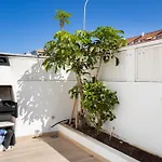 Lilias Home - Private Heatable Pool, Bbq, Free Wifi