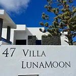 Villa Lunamoon