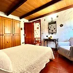 Casa Rural En Pueblo Con Preciosas Vistas